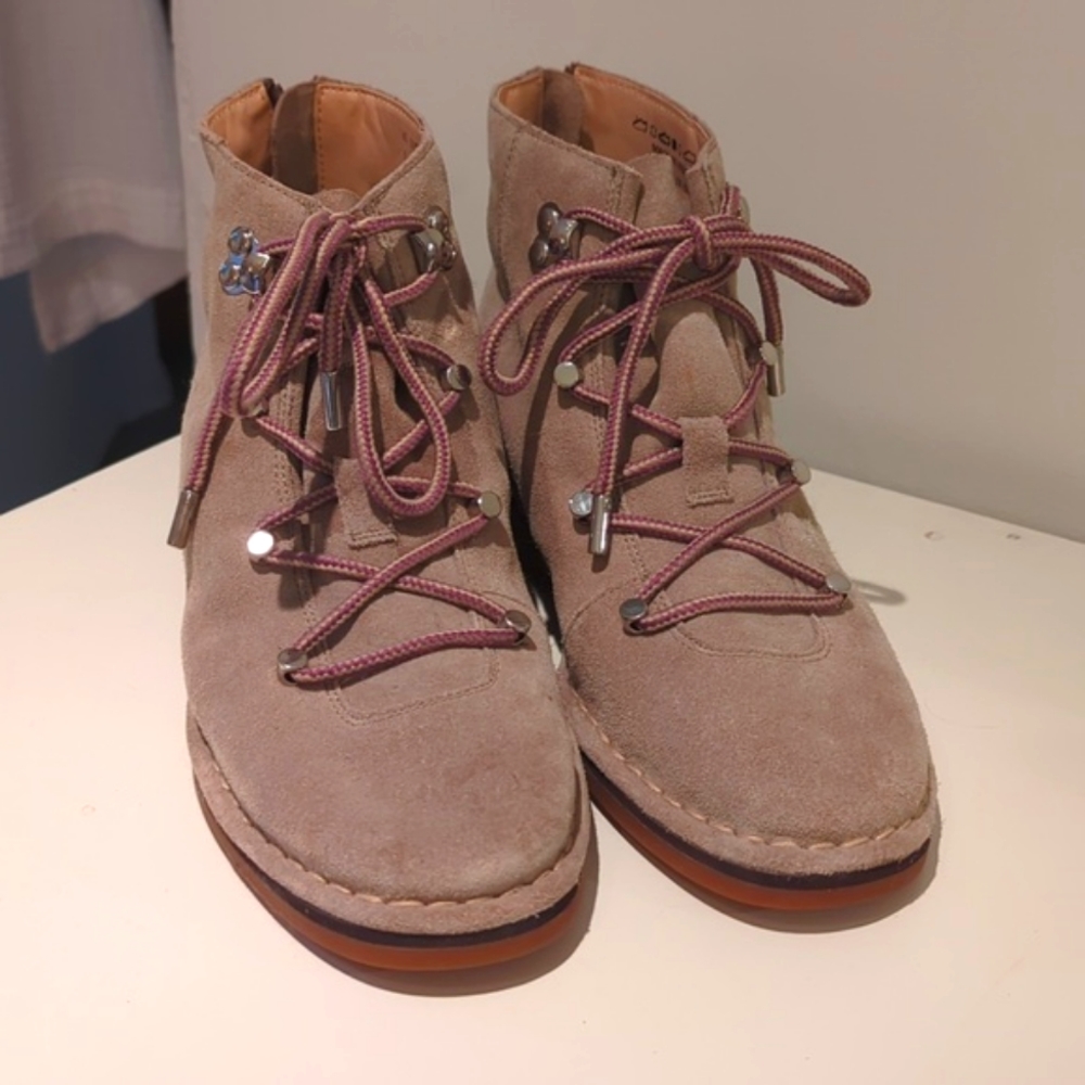 Hush Puppies ankle boots, gray suede with purple laces, 8